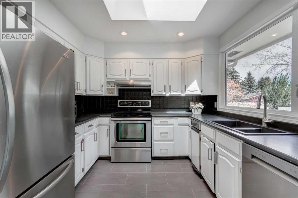 304 Lake Mead Crescent SE, Calgary, Alberta  T2J 3Z9 - Photo 9 - A2310803