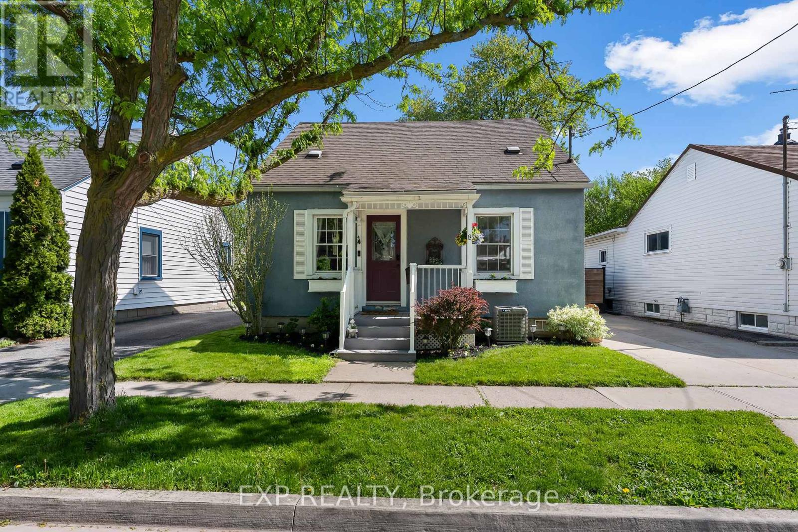 8 COVENTRY STREET, St. Catharines, Ontario