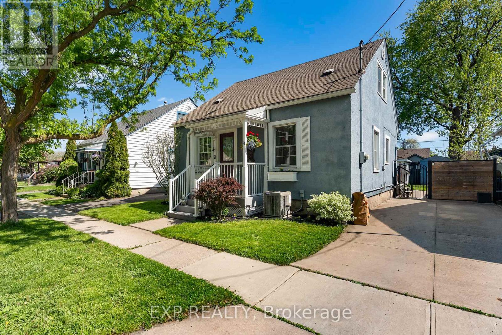 8 Coventry Street, St. Catharines, Ontario  L2R 2X5 - Photo 2 - X13156462