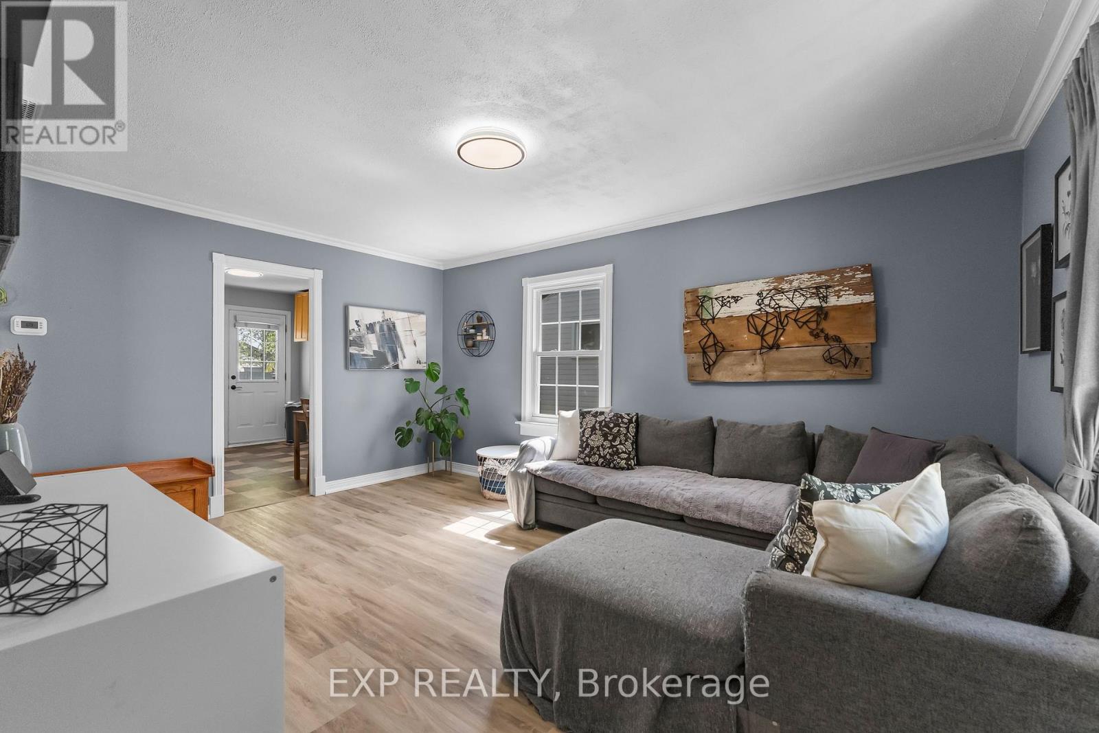 8 Coventry Street, St. Catharines, Ontario  L2R 2X5 - Photo 4 - X13156462