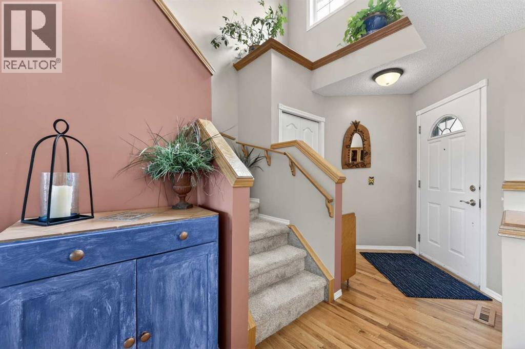 230 Rocky Ridge Cove NW, Calgary, Alberta  T3G 4L1 - Photo 3 - A2303867