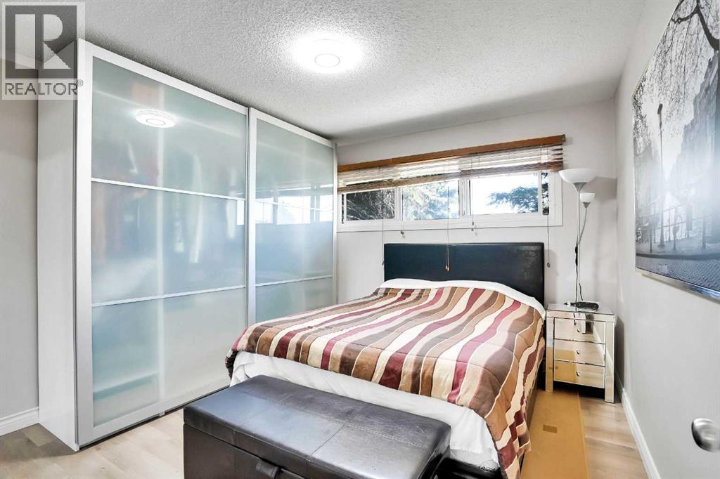 52 Harrow Crescent SW, Calgary, Alberta  T2V 3A9 - Photo 19 - A2295761
