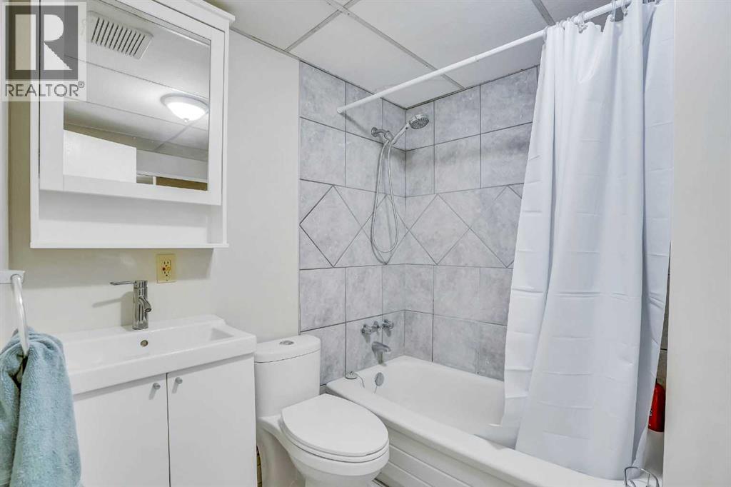 52 Harrow Crescent SW, Calgary, Alberta  T2V 3A9 - Photo 31 - A2295761