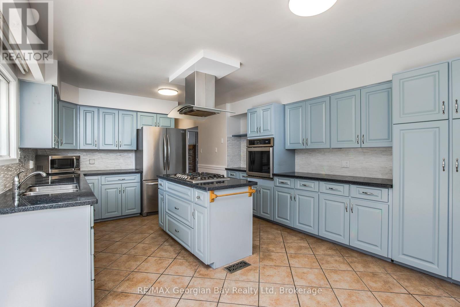 125 Gilwood Park Drive, Penetanguishene, Ontario  L9M 1Z1 - Photo 12 - S13156488