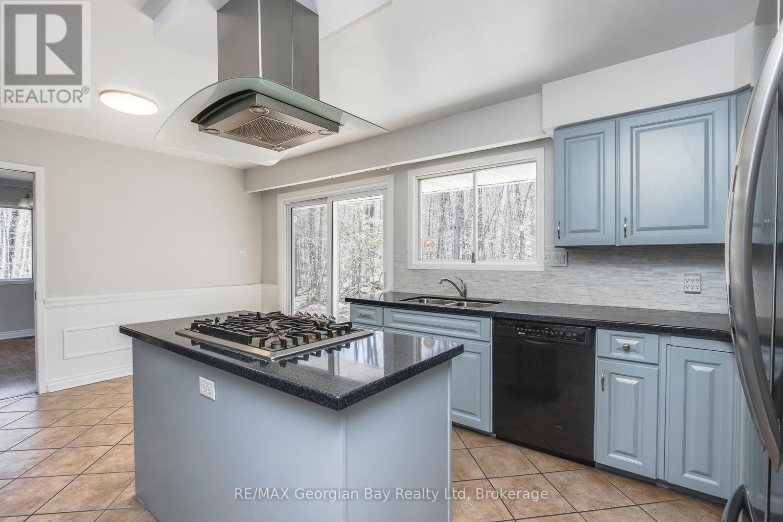 125 Gilwood Park Drive, Penetanguishene, Ontario  L9M 1Z1 - Photo 15 - S13156488