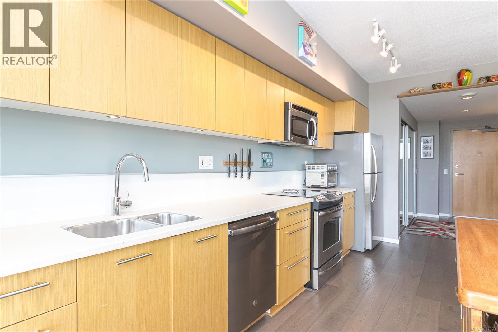 706 834 Johnson St, Victoria, British Columbia  V8W 1N3 - Photo 12 - 1037393