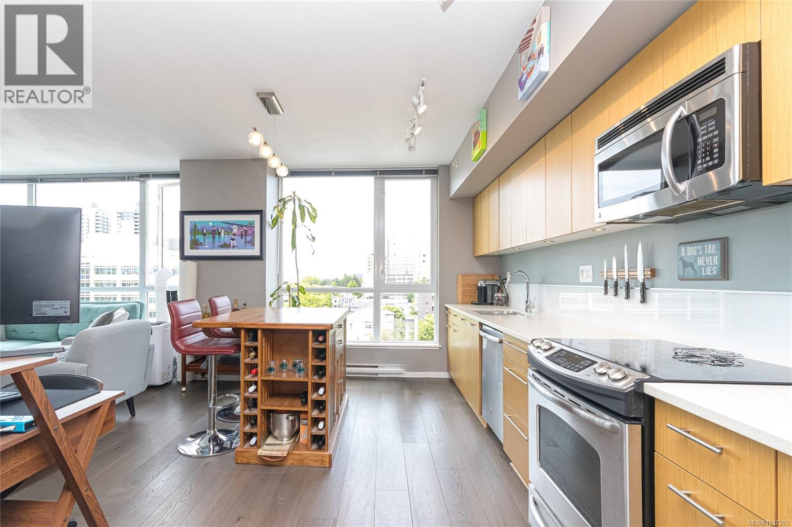 706 834 Johnson St, Victoria, British Columbia  V8W 1N3 - Photo 10 - 1037393