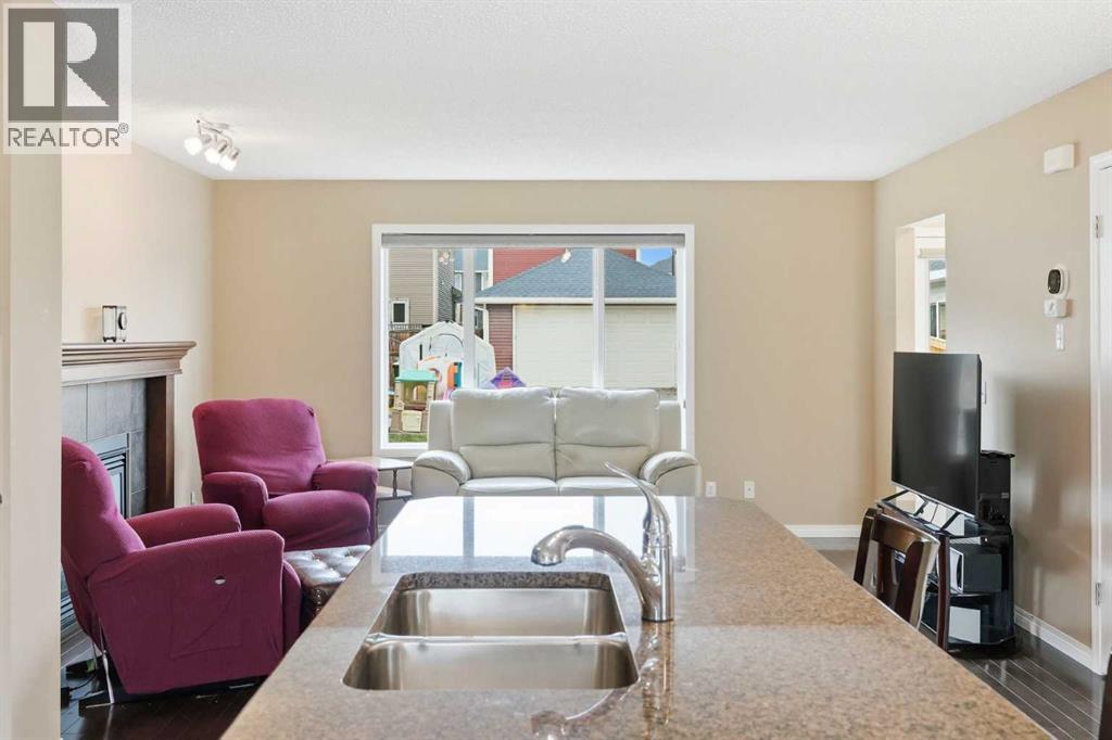 383 Fireside Place, Cochrane, Alberta  T4C 0R5 - Photo 7 - A2310998