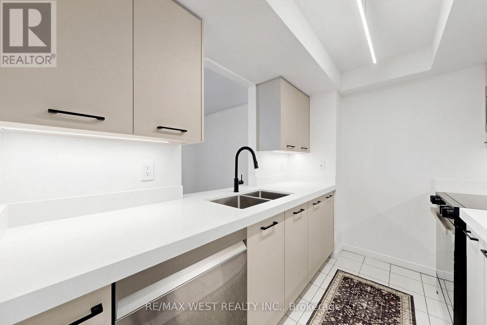 1302 - 5 Concorde Place, Toronto, Ontario  M3C 3M8 - Photo 18 - C13156430