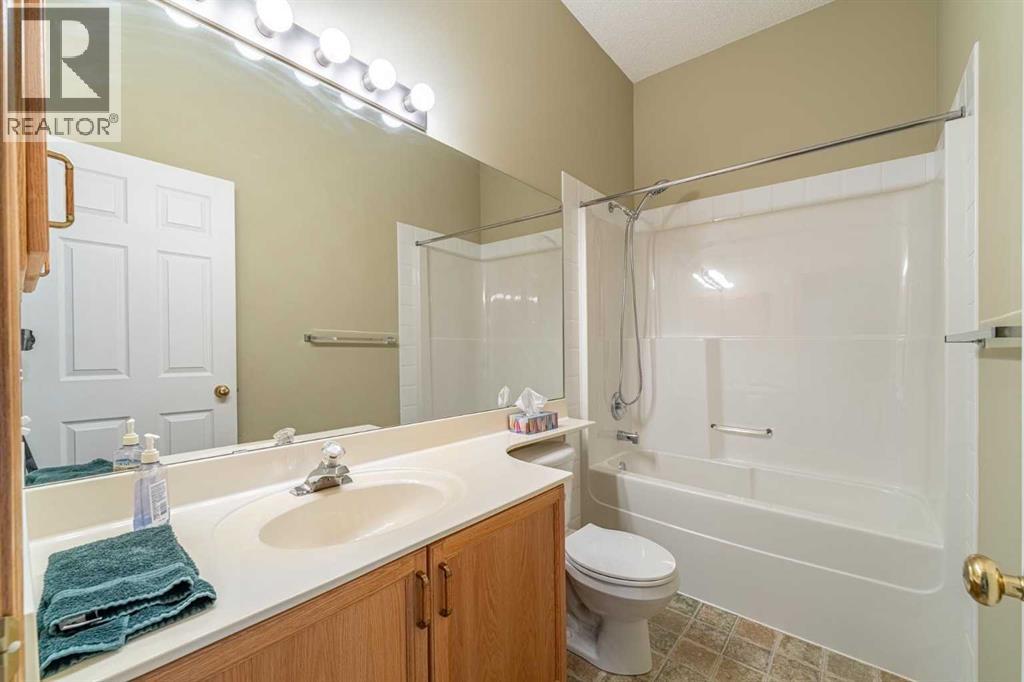 44 Prestwick Pond Terrace SE, Calgary, Alberta  T2Z 3Z8 - Photo 11 - A2312751