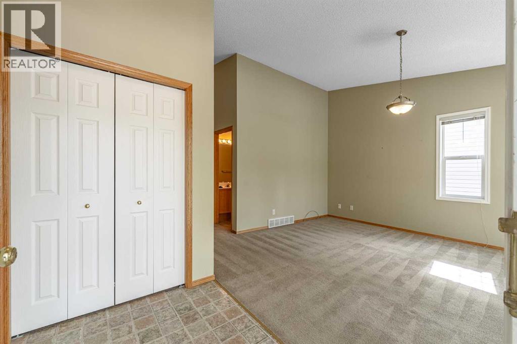 44 Prestwick Pond Terrace SE, Calgary, Alberta  T2Z 3Z8 - Photo 4 - A2312751