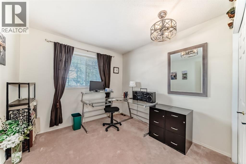 70 Kingsland Villas SW, Calgary, Alberta  T2V 5J9 - Photo 23 - A2312794