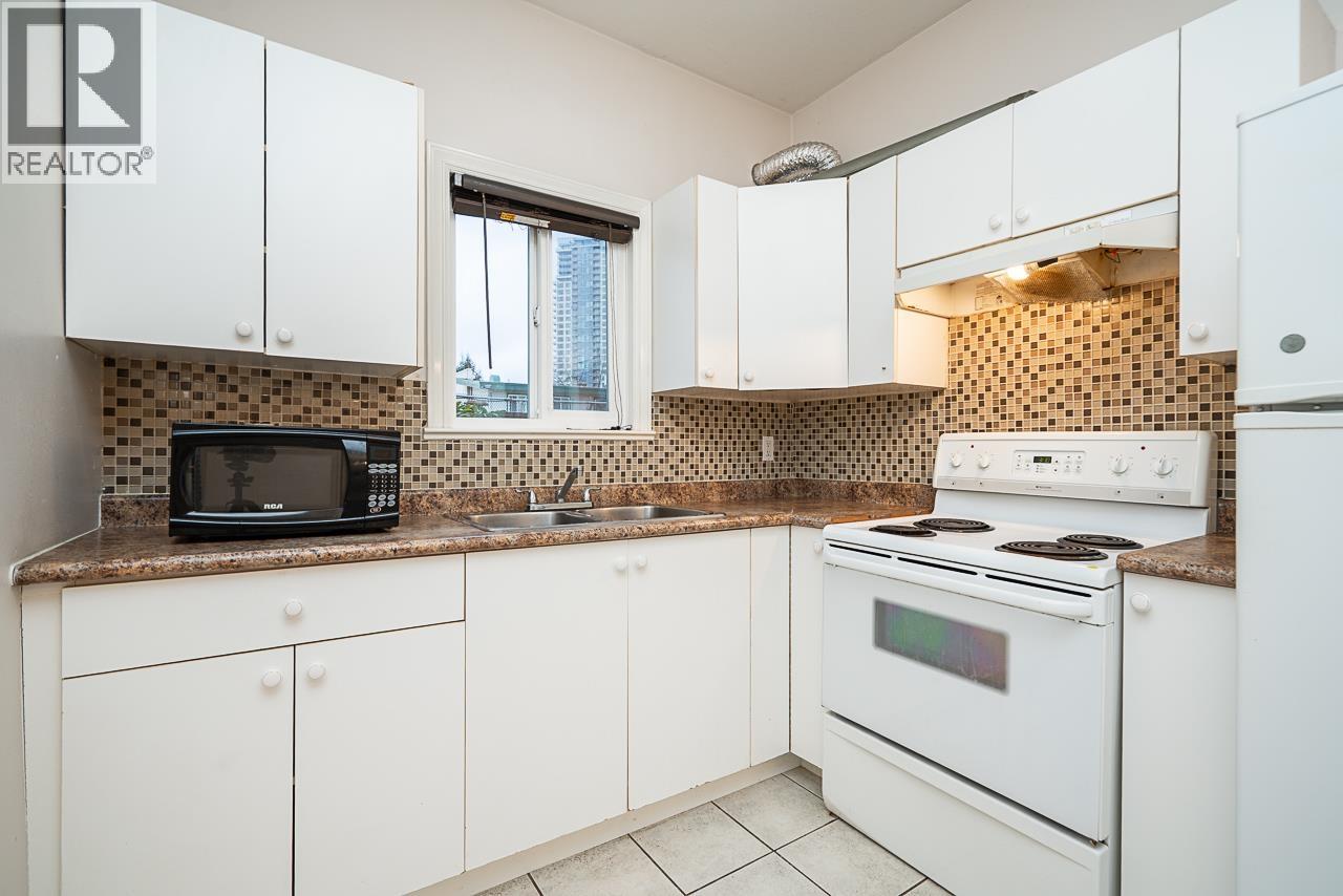 7408 18th Avenue, Burnaby, British Columbia  V3N 1H5 - Photo 11 - R3126275