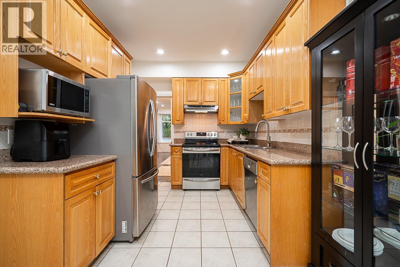 7408 18th Avenue, Burnaby, British Columbia  V3N 1H5 - Photo 4 - R3126275
