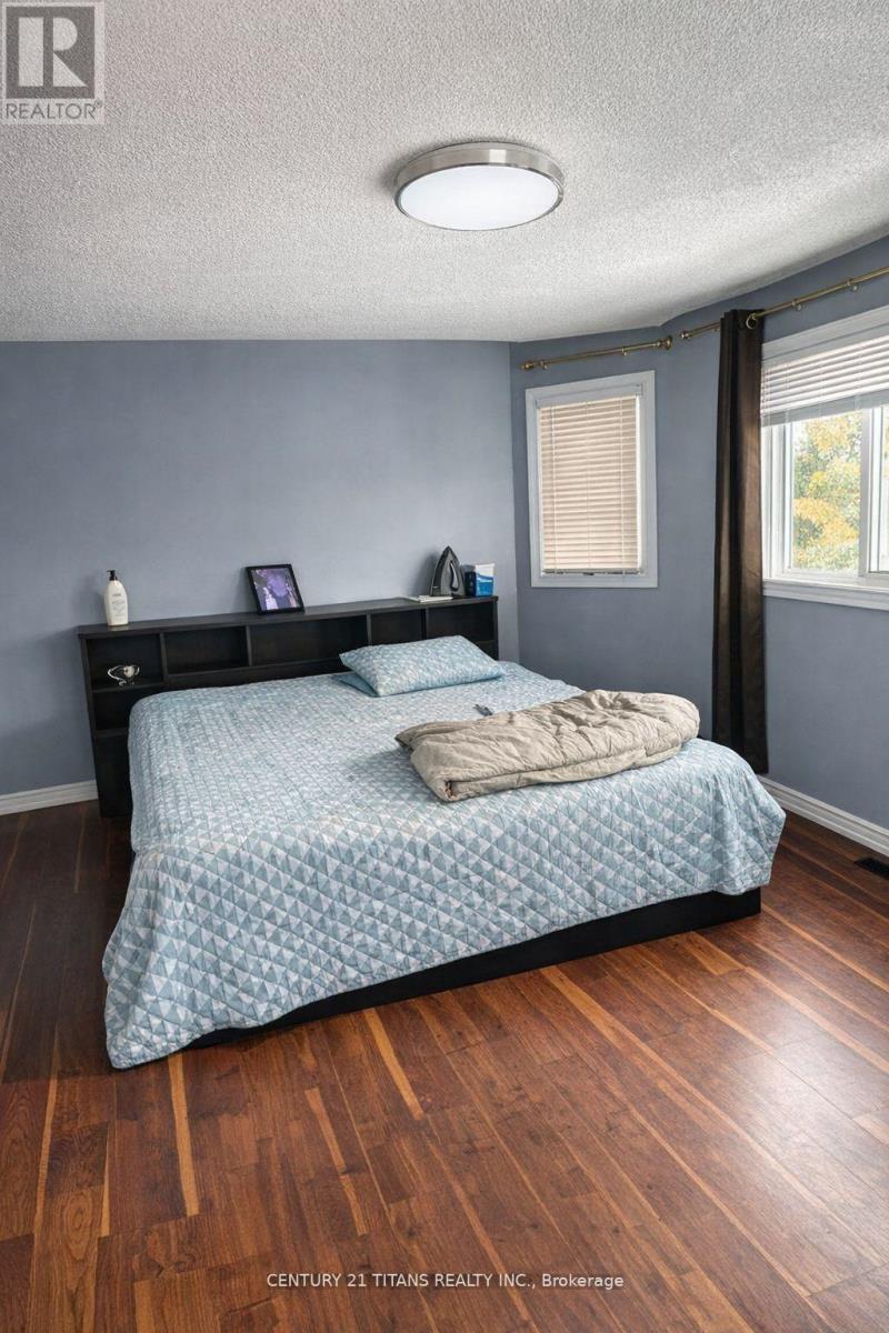 112 Fernbank Place, Whitby, Ontario  L1R 1T2 - Photo 8 - E13156478