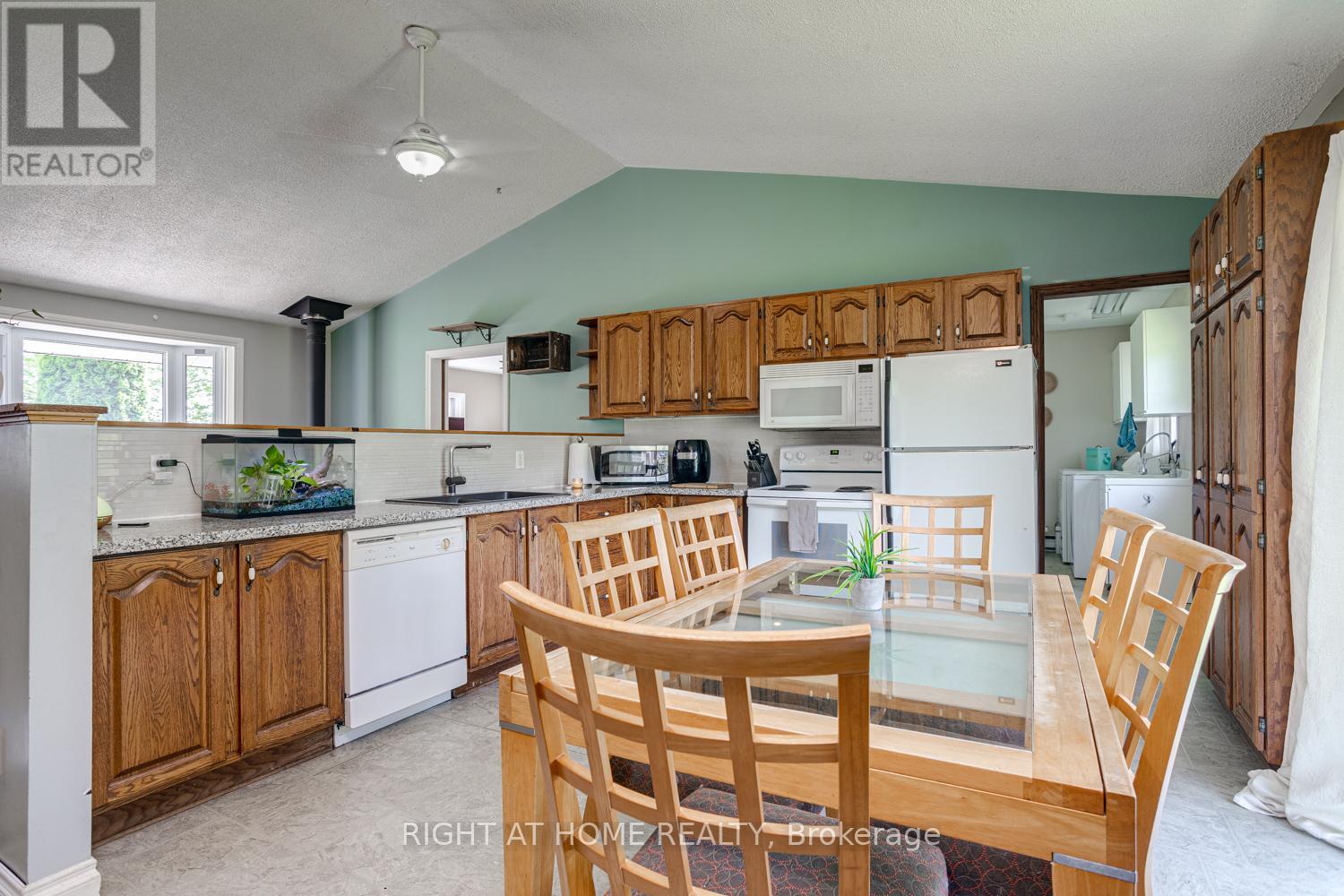 2903 Pine Point Road, Scugog, Ontario  L9L 1B4 - Photo 4 - E13156482