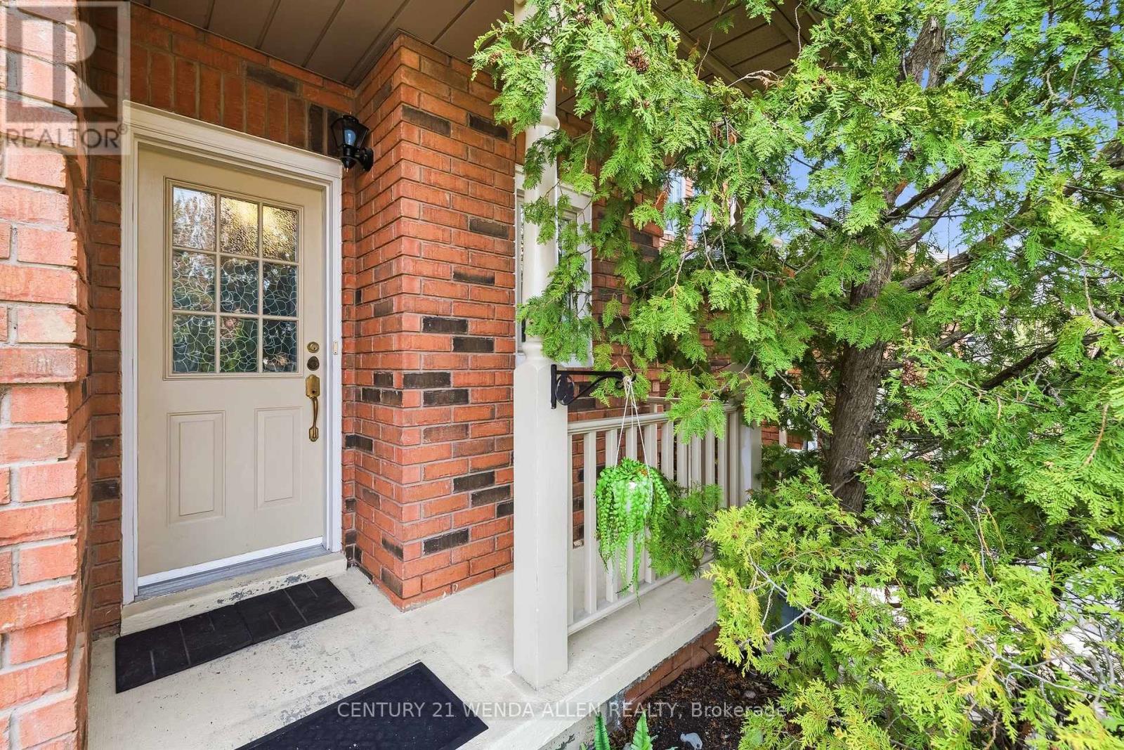 5 Jays Drive, Whitby, Ontario  L1R 2P5 - Photo 3 - E13156540