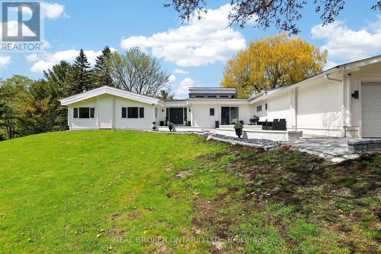 26 Orchard Court, East Gwillimbury, Ontario  L0G 1M0 - Photo 3 - N13156574