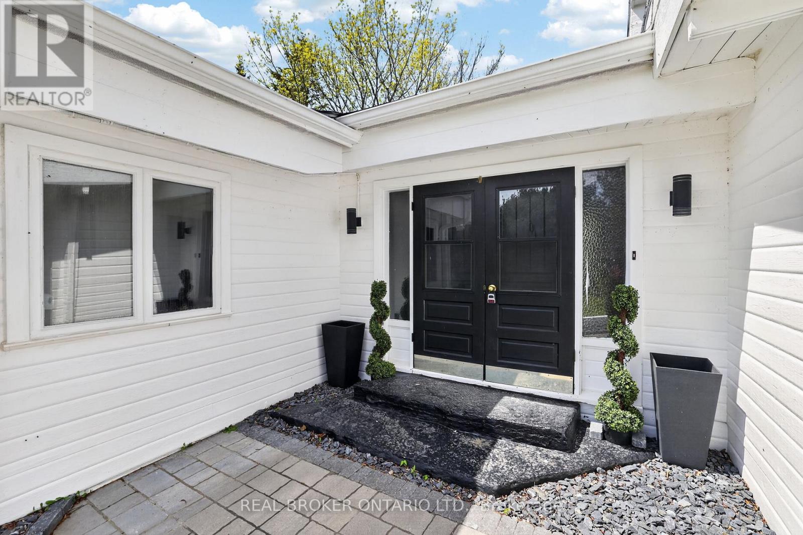 26 Orchard Court, East Gwillimbury, Ontario  L0G 1M0 - Photo 5 - N13156574