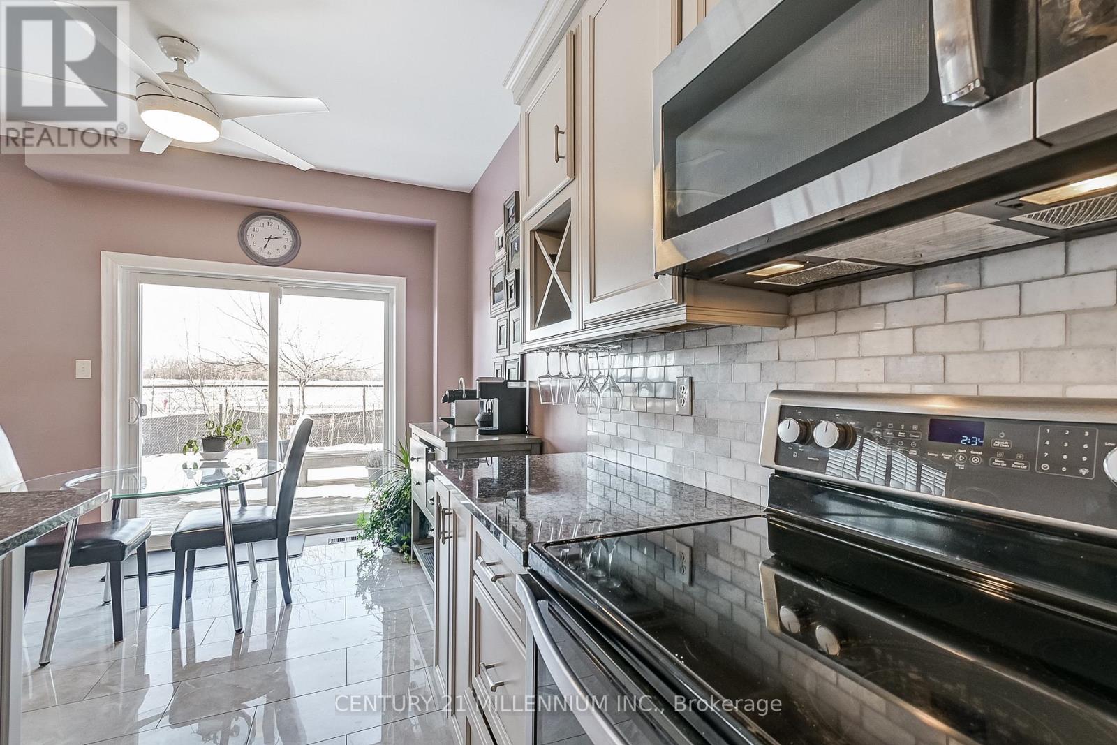 6 Collingwood Avenue, Brampton, Ontario  L7A 2E5 - Photo 11 - W13156496