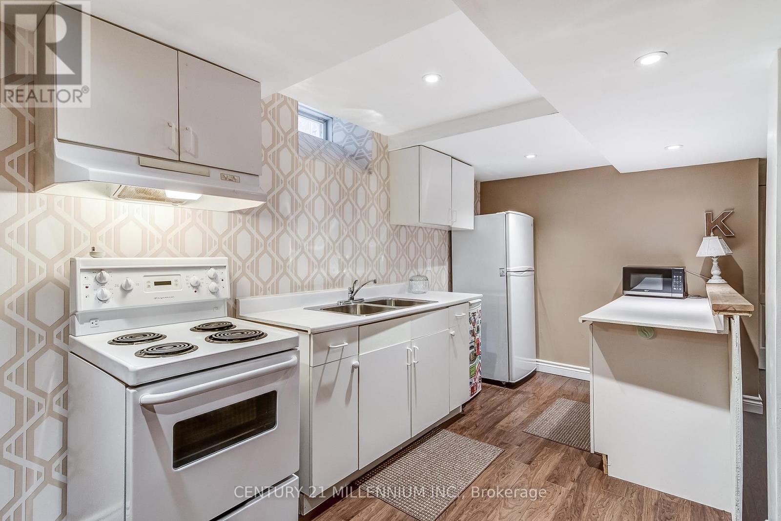 6 Collingwood Avenue, Brampton, Ontario  L7A 2E5 - Photo 30 - W13156496