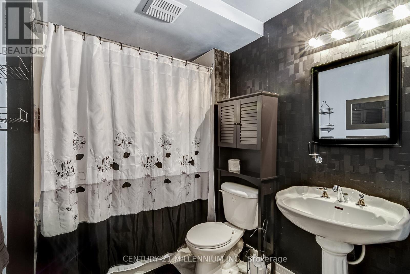 6 Collingwood Avenue, Brampton, Ontario  L7A 2E5 - Photo 34 - W13156496