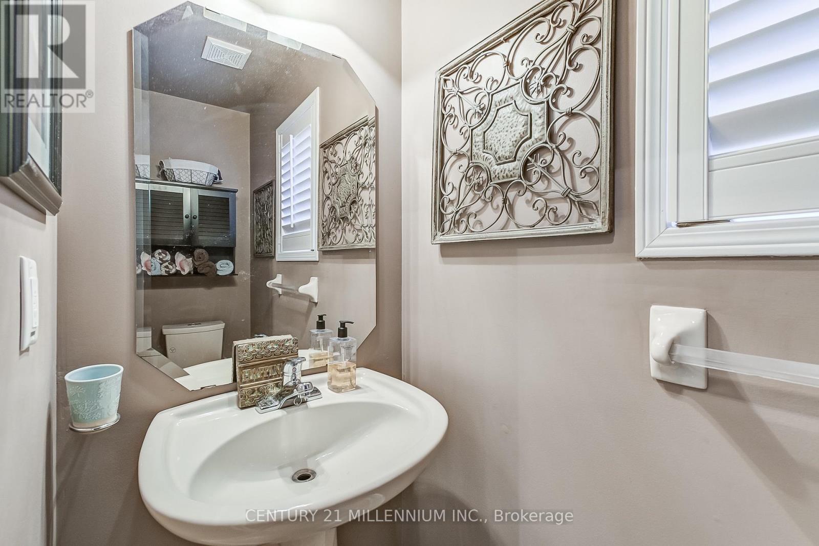 6 Collingwood Avenue, Brampton, Ontario  L7A 2E5 - Photo 7 - W13156496
