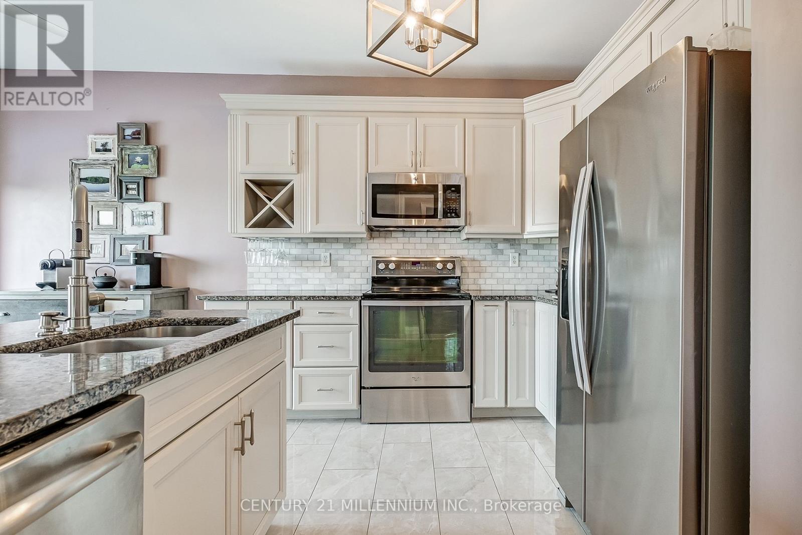 6 Collingwood Avenue, Brampton, Ontario  L7A 2E5 - Photo 8 - W13156496