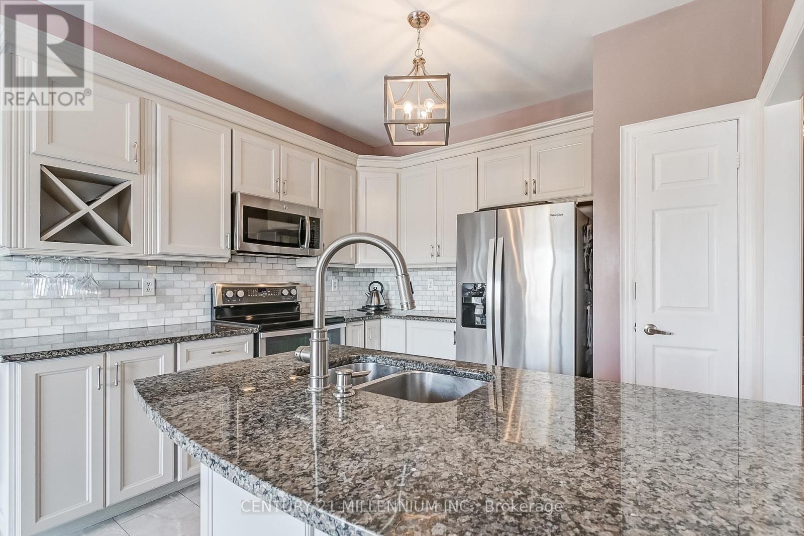 6 Collingwood Avenue, Brampton, Ontario  L7A 2E5 - Photo 9 - W13156496