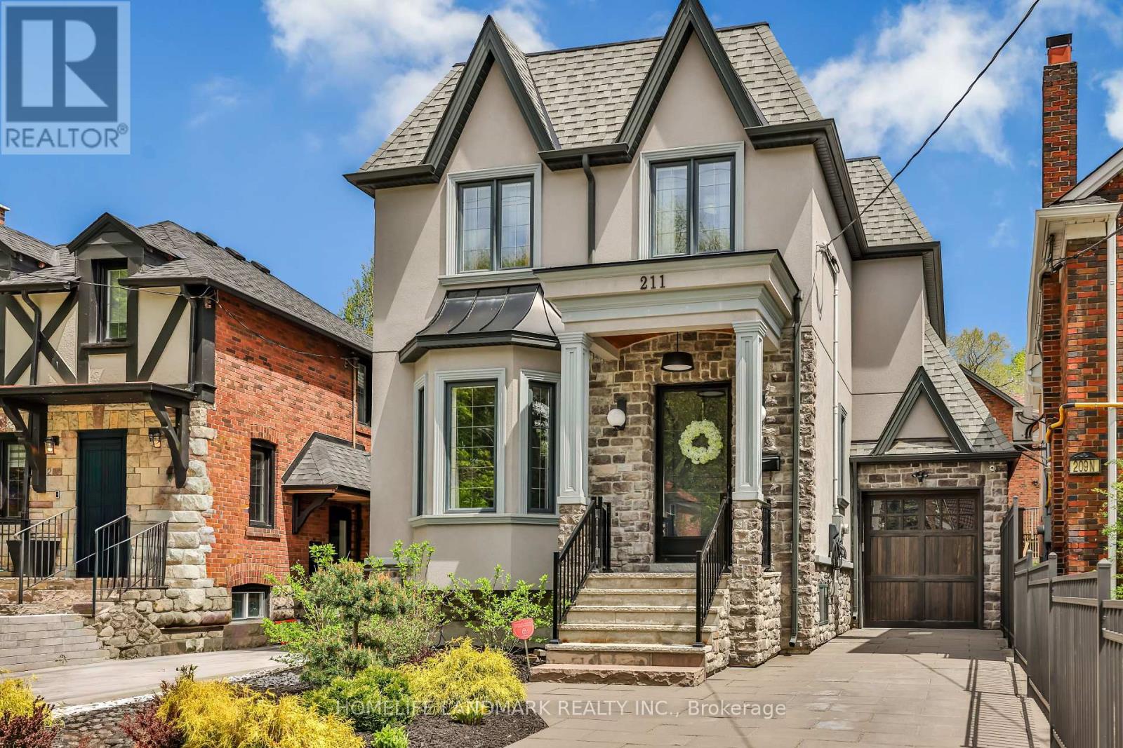 <div class="slider-price">$2,599,900</div><p>211 South Kingsway Way, Toronto, Ontario</p>