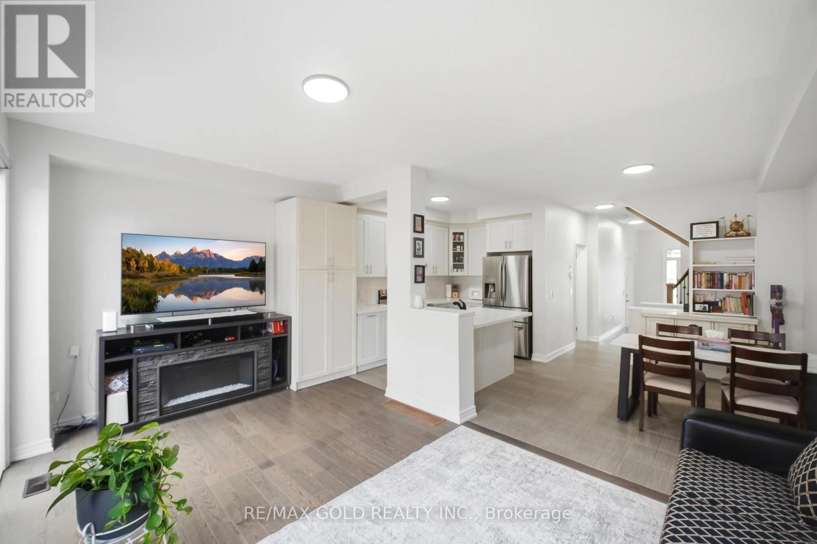 41 Davenfield Circle, Brampton, Ontario  L6P 2P7 - Photo 4 - W13156528