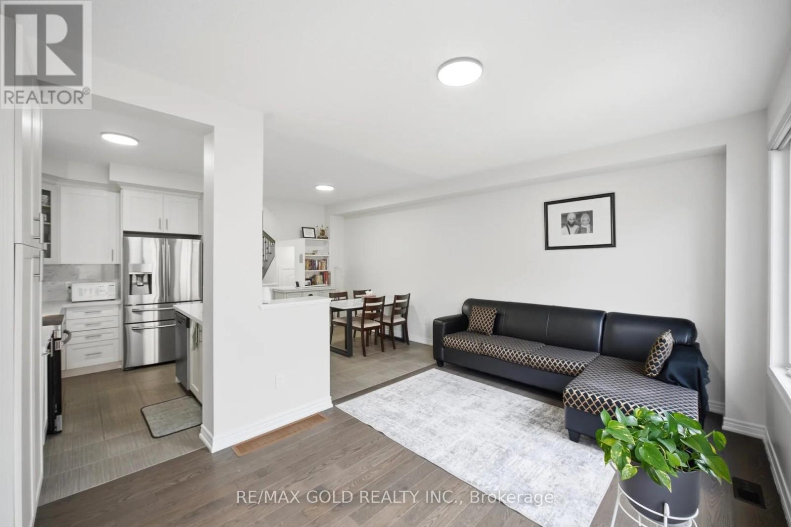 41 Davenfield Circle, Brampton, Ontario  L6P 2P7 - Photo 5 - W13156528