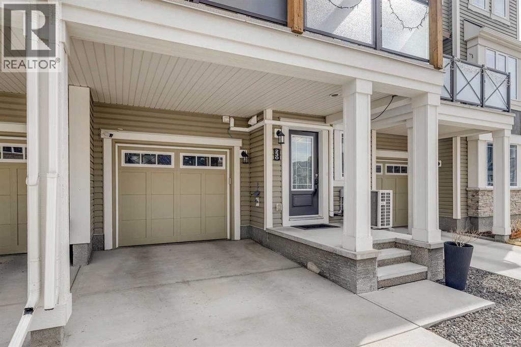 230 Hillcrest Gardens SW, Airdrie, Alberta  T4B 4J2 - Photo 3 - A2303034