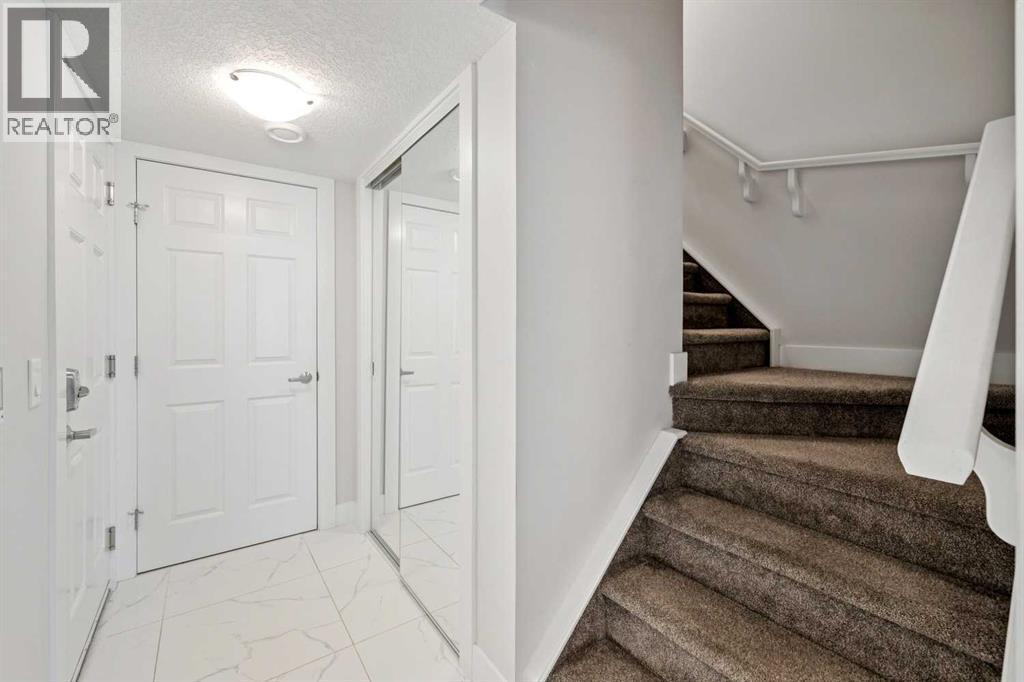 230 Hillcrest Gardens SW, Airdrie, Alberta  T4B 4J2 - Photo 8 - A2303034