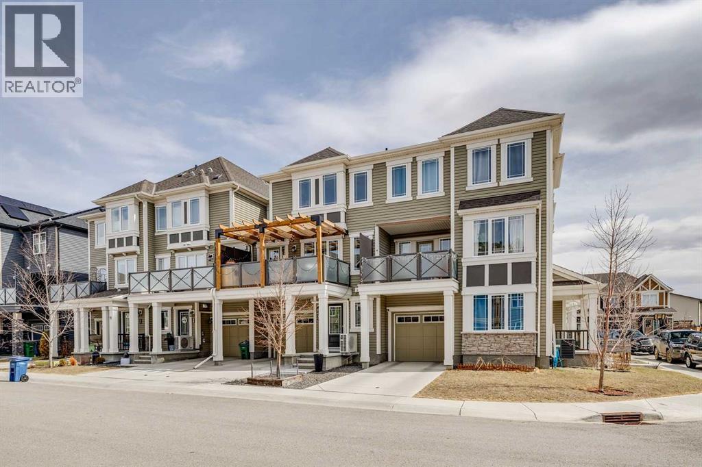 230 Hillcrest Gardens SW, Airdrie, Alberta  T4B 4J2 - Photo 2 - A2303034