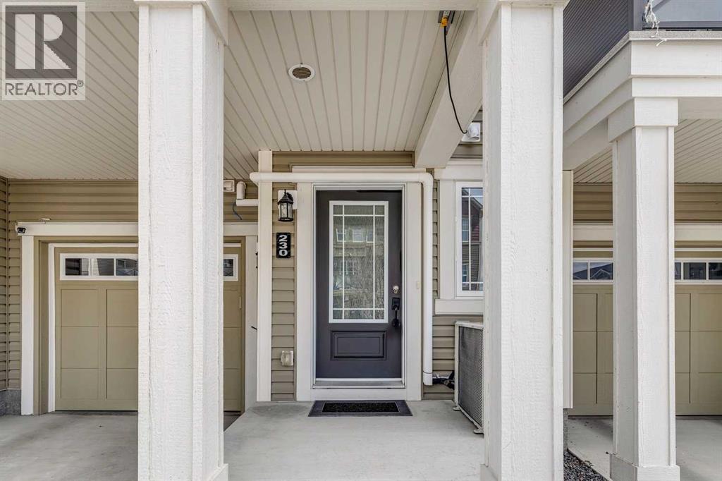 230 Hillcrest Gardens SW, Airdrie, Alberta  T4B 4J2 - Photo 4 - A2303034