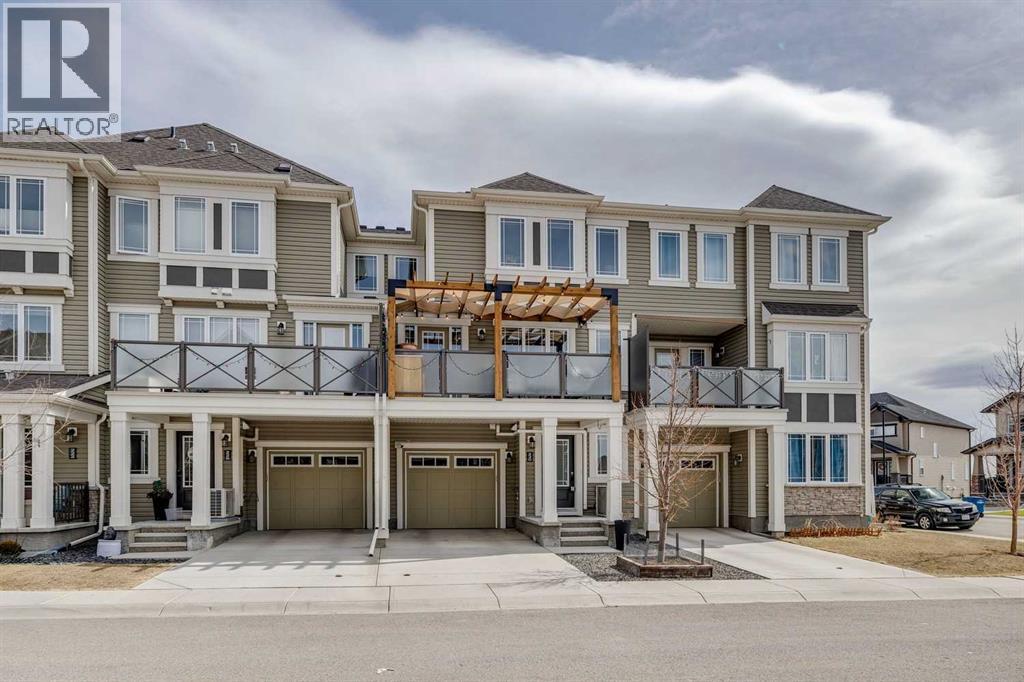 230 Hillcrest Gardens SW, Airdrie, Alberta  T4B 4J2 - Photo 1 - A2303034