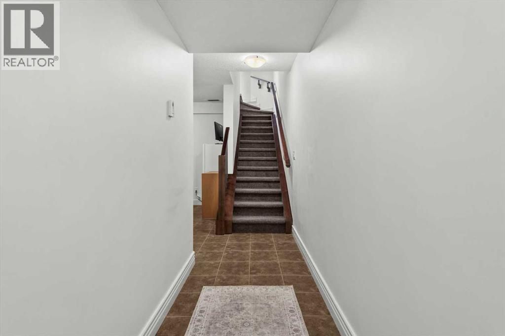1, 164 Rockyledge View NW, Calgary, Alberta  T3G 6B2 - Photo 5 - A2304220