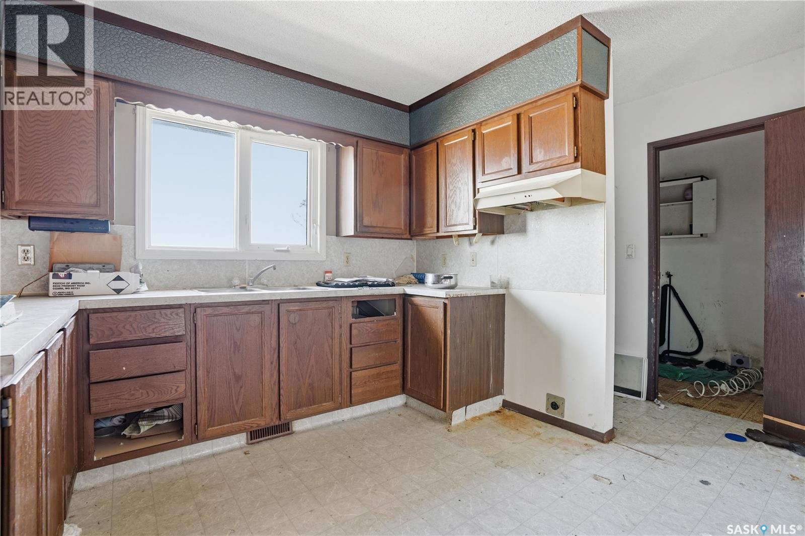 512 4th Avenue W, Assiniboia, Saskatchewan  S0H 0B0 - Photo 10 - SK036583