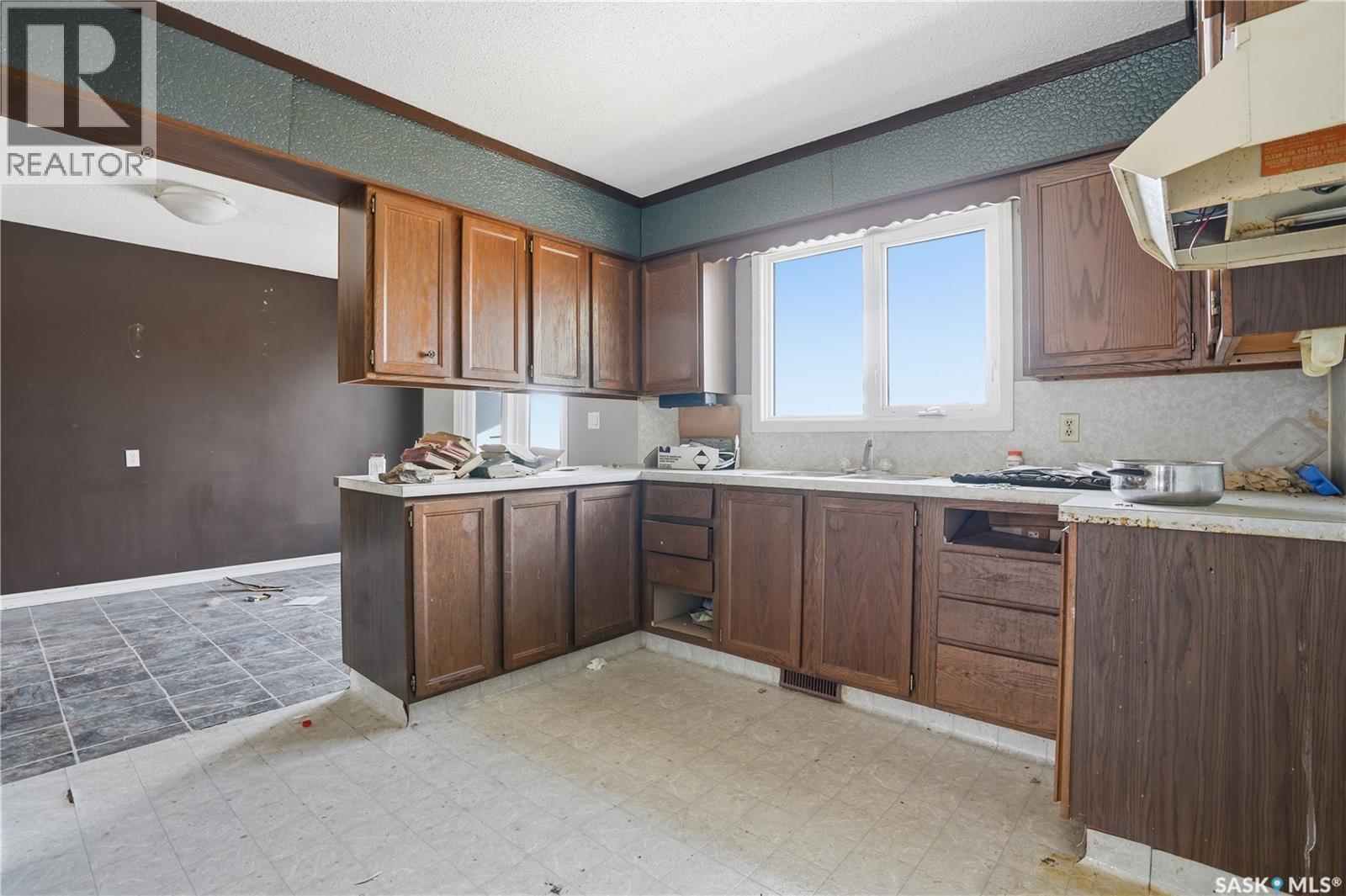512 4th Avenue W, Assiniboia, Saskatchewan  S0H 0B0 - Photo 12 - SK036583