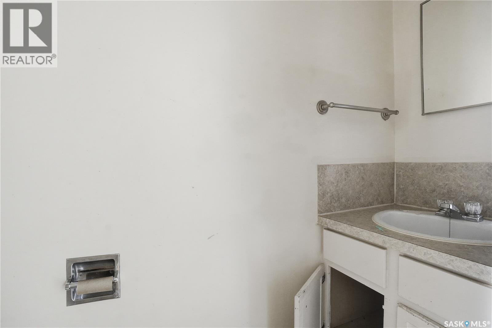 512 4th Avenue W, Assiniboia, Saskatchewan  S0H 0B0 - Photo 22 - SK036583
