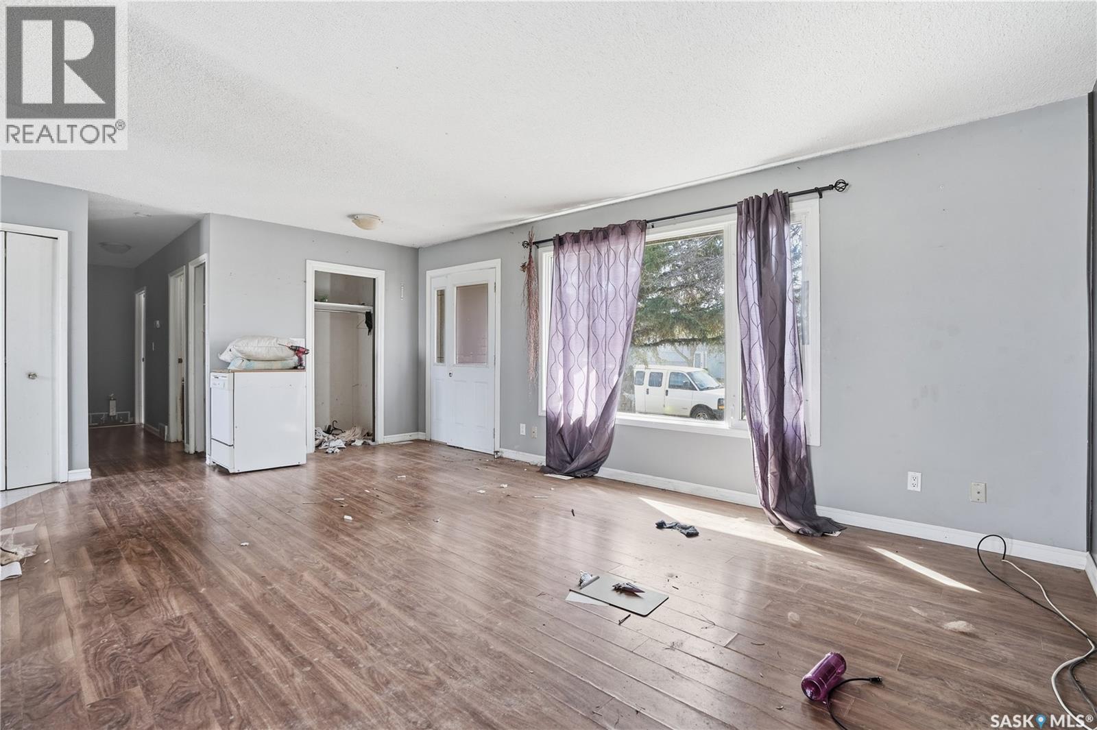 512 4th Avenue W, Assiniboia, Saskatchewan  S0H 0B0 - Photo 5 - SK036583
