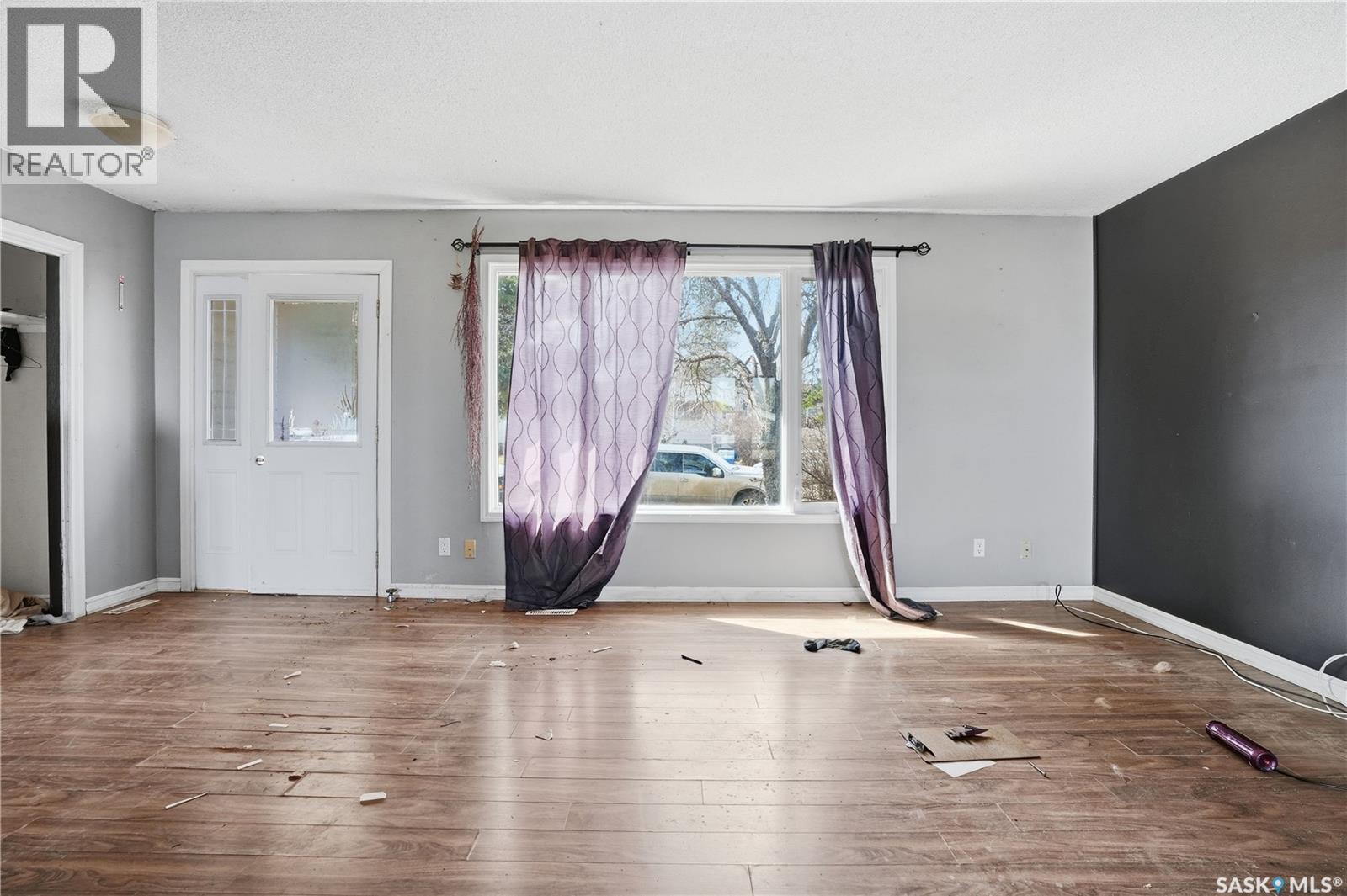 512 4th Avenue W, Assiniboia, Saskatchewan  S0H 0B0 - Photo 6 - SK036583