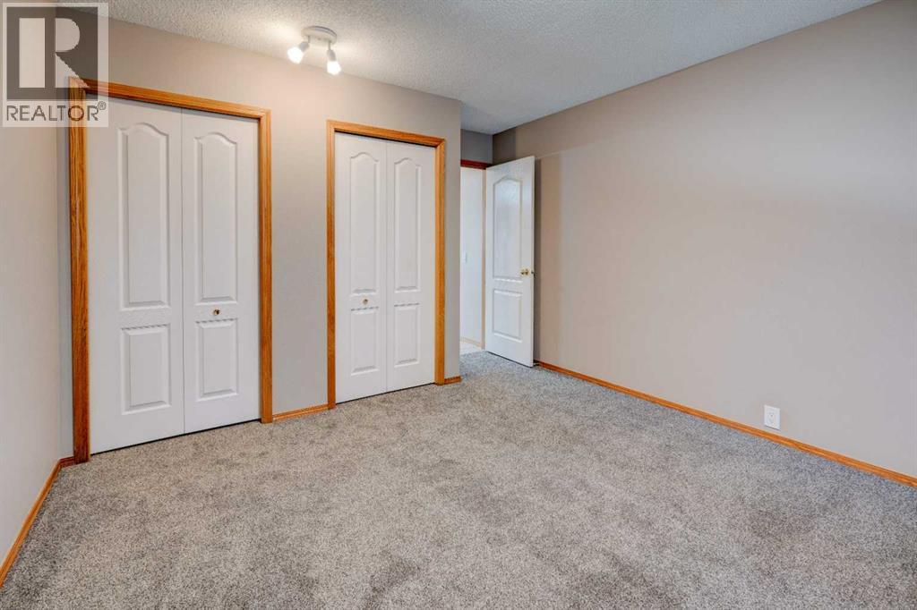 27 Dovely Way SE, Calgary, Alberta  T2B 2K7 - Photo 17 - A2308892