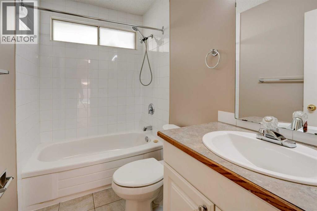 27 Dovely Way SE, Calgary, Alberta  T2B 2K7 - Photo 16 - A2308892