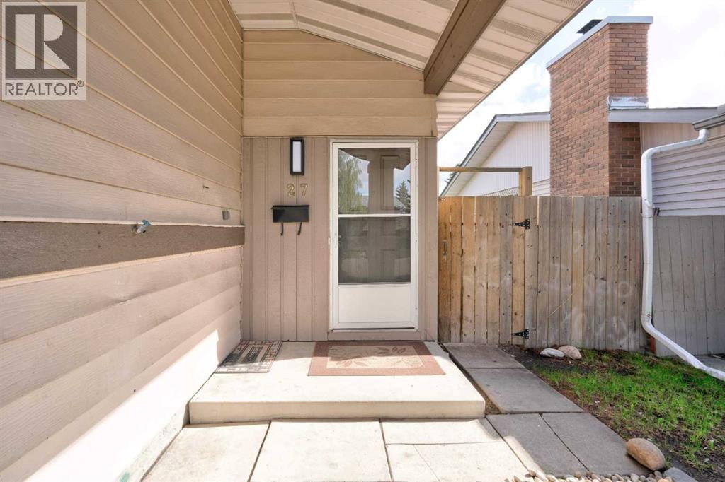 27 Dovely Way SE, Calgary, Alberta  T2B 2K7 - Photo 3 - A2308892