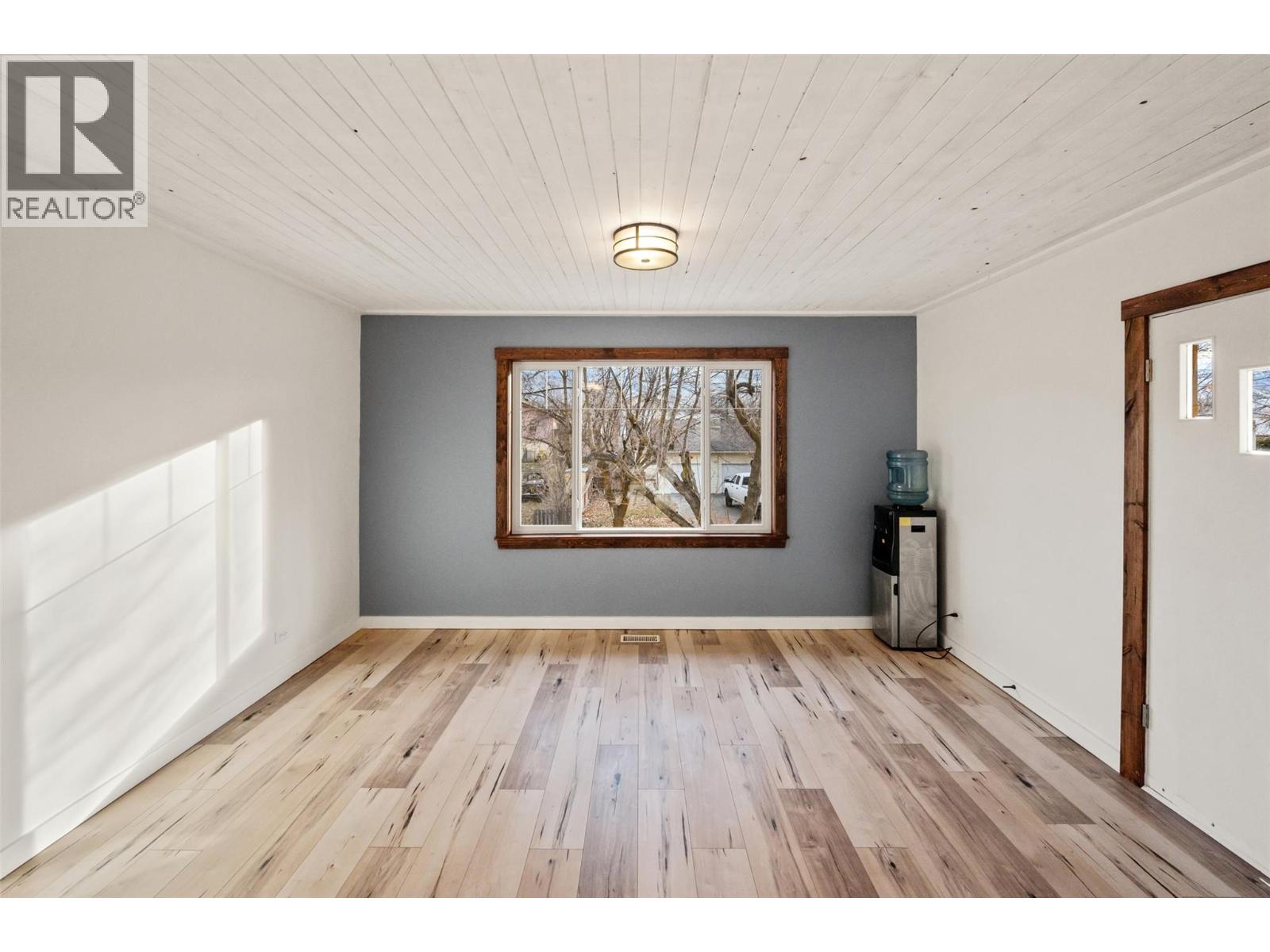6470 Hollow Street, Oliver, British Columbia  V0H 1T0 - Photo 9 - 10388361