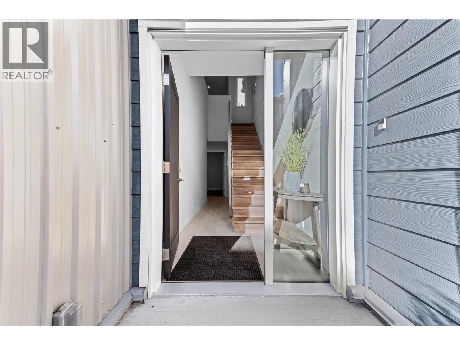 3719 Woodsdale Road Unit# 7, Lake Country, British Columbia  V4V 1X2 - Photo 4 - 10388123