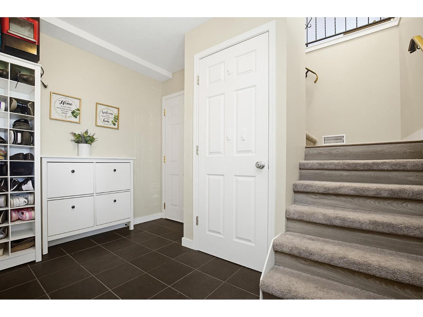 8541 Mcewen Terrace, Mission, British Columbia  V2V 6R2 - Photo 2 - R3122442