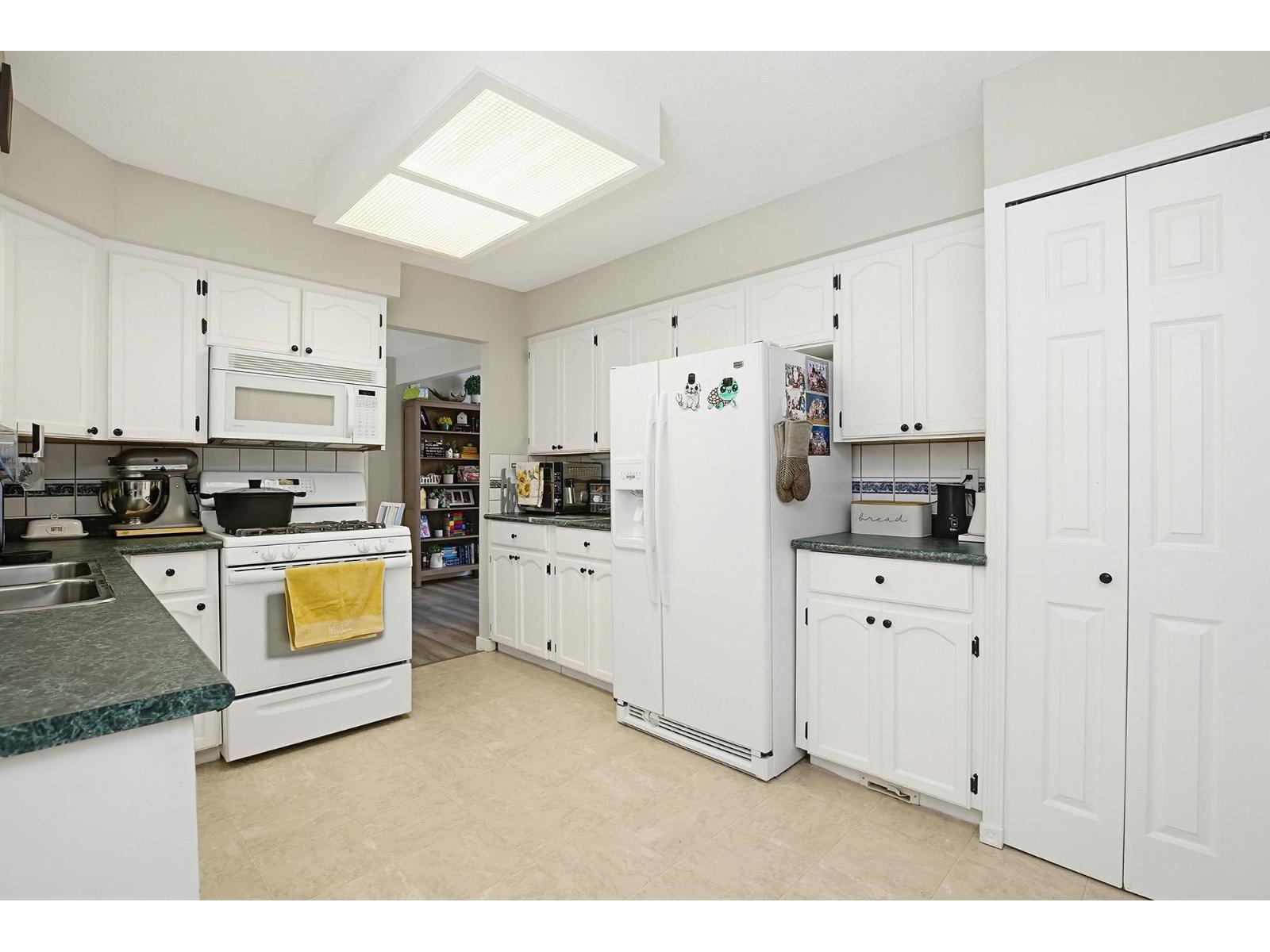 8541 Mcewen Terrace, Mission, British Columbia  V2V 6R2 - Photo 11 - R3122442